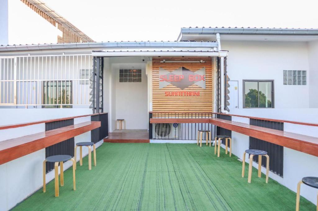 Sleepbox Hostel Suratthani Surat Thani Exterior photo