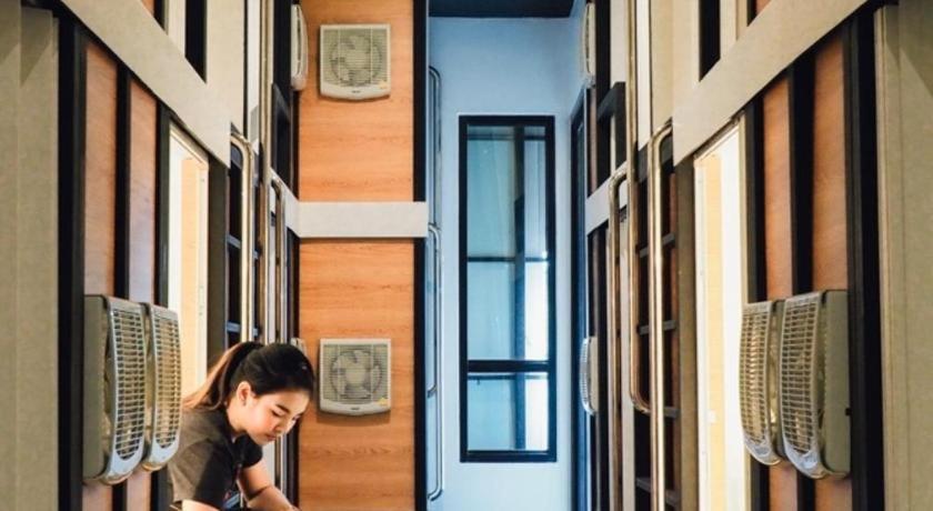 Sleepbox Hostel Suratthani Surat Thani Exterior photo